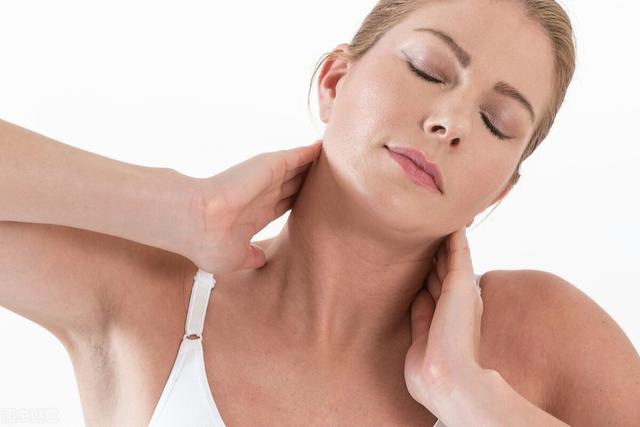 脖子这3个迹象，暗示癌细胞已“苏醒”？做好3事，预防癌症到来