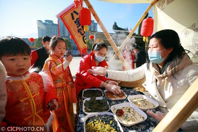 娃娃办庙会 浓浓中国味