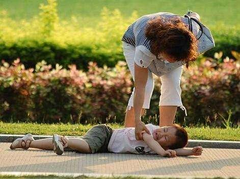 #超级宝妈#孩子胆小，怕输，不妨试试这个理论，更有成效