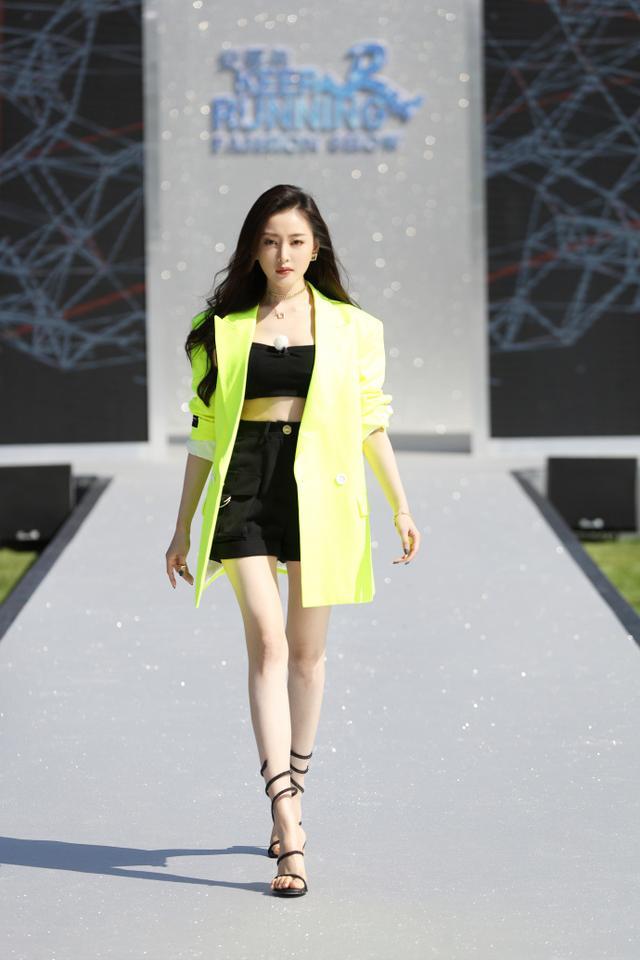 小瓶盖|郭德纲家教真严！郭麒麟与张天爱跳舞都不敢碰她，郑恺反应太真实