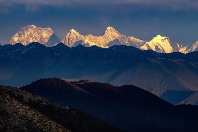 「旅行百事通」.矗立在中国的神秘金字塔,你爬上去过吗?