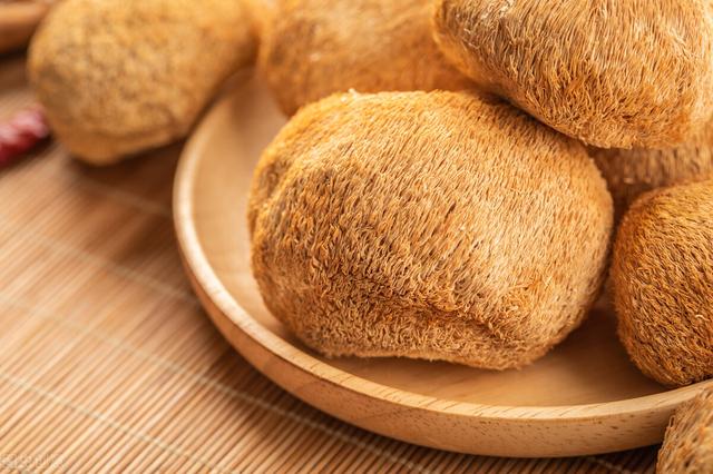 女人45岁后乳腺癌高发期，警惕3大异常，坚持5个习惯远离危险