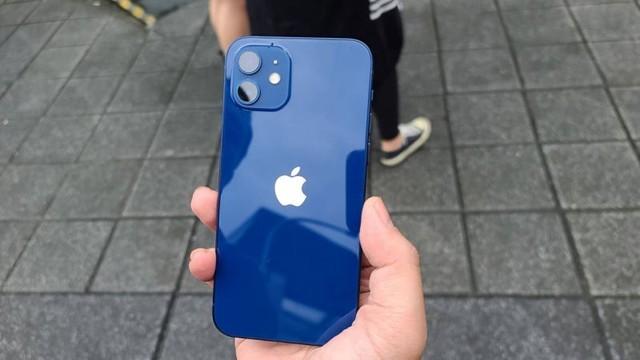 为搞清iPhone 12究竟是什么蓝 我们找了N多买家秀