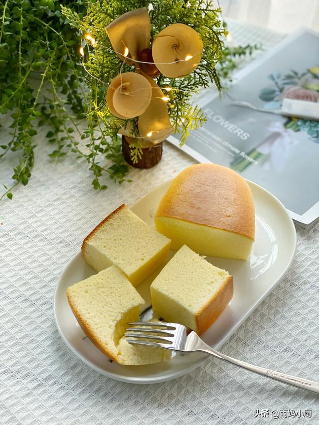 轻如云朵的酸奶蛋糕，做法简单又好吃，比豆腐还嫩比戚风好做