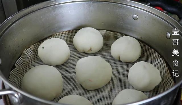 年夜饭洋葱这样做，比吃肉还香，营养又解馋，一大锅上桌就抢光