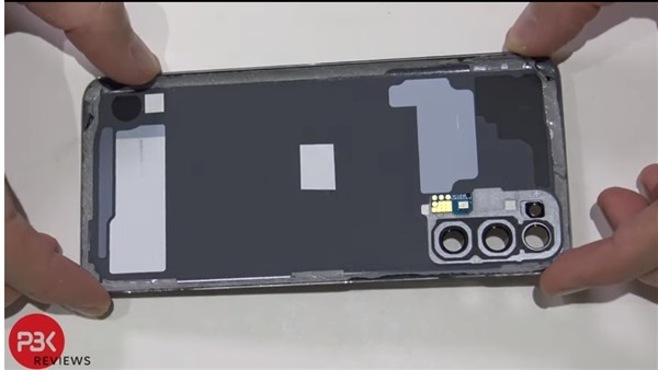 [太平洋电脑网]三星Galaxy S20视频拆解：电池/前摄更换难度高