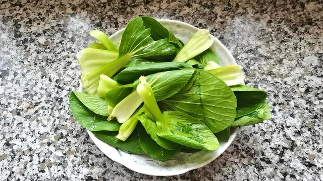 砂锅土豆粉在家做，配菜随意搭，料足味美，好吃又健康，暖心暖胃