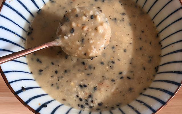 农家人都爱吃的油茶面，富含多种粗粮坚果，开水一冲，简单又营养