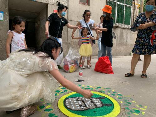 你的育儿经|海绵宝宝、凯蒂猫、哆啦A梦……这场涂鸦特殊活动，原来是在这儿画的……