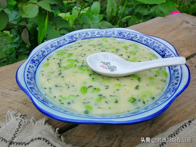 青椒|农村人真会吃，一碗面粉，一碗青豆，十分钟出一锅清新爽口的美食