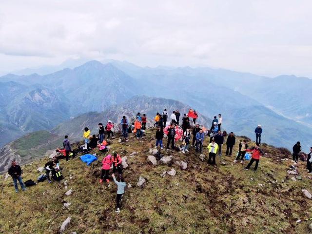 探访露骨山