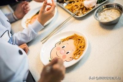 [你的育儿经]这3个特征明显的娃，是天生的“学霸”，爹妈要好好培养