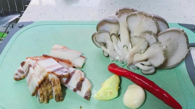 等了一年的腊肉，忍不住想尝尝鲜！味道醇香，百搭又下饭