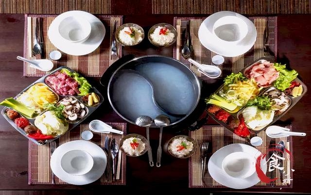 在家吃火锅，一家3口花了300多，洗碗时扎心了：不如去火锅店