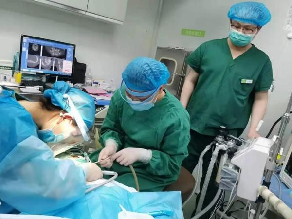 治疗|口腔健康｜植得口腔为20颗乳牙龋坏患儿开展全麻下复杂口腔手术治疗