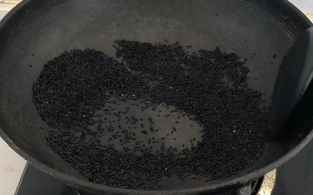 农家人都爱吃的油茶面，富含多种粗粮坚果，开水一冲，简单又营养