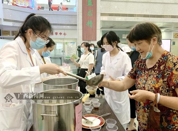 营养|广西中医一附院全民营养周宣教义诊推进合理膳食
