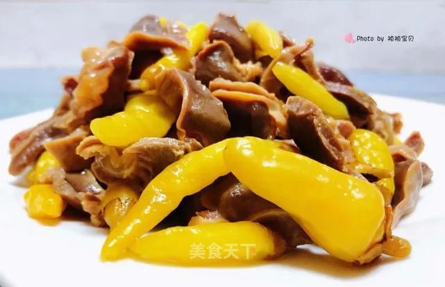 家庭版爆炒鸡胗的做法来了！鸡胗又脆又爽口，特别有嚼劲，超下饭哟