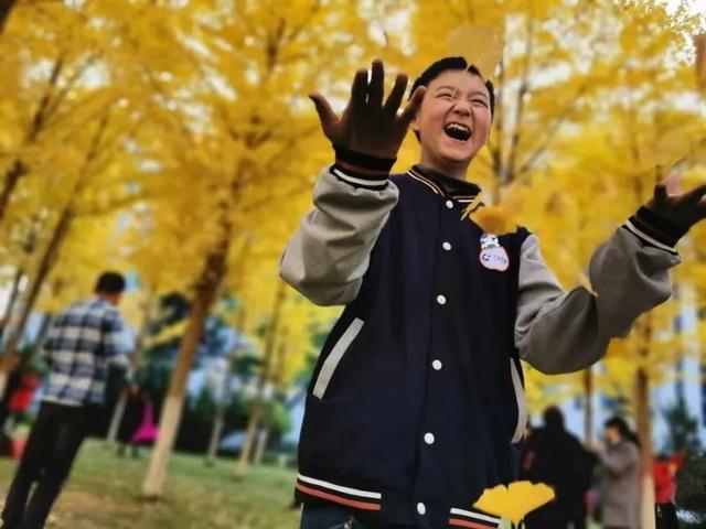 你的育儿经：蓝色行动丨凡尘安星家长：十年后我希望
