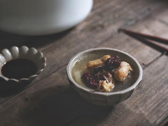 椰子炖鸡，简单上手鲜美多汁，养生又驱寒，女性朋友要常喝