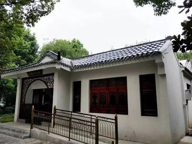 上游新闻：180平米23万元！马斯克想承包我们的屋顶 你愿意吗？