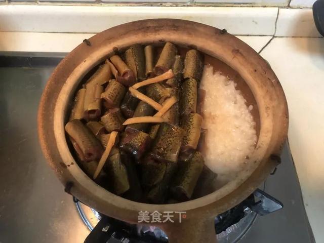 天冷了，自制一份香喷喷的煲仔饭！有菜有肉，越嚼越香
