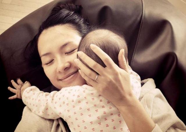你的育儿经|看看母乳喂养的章子怡，再看奶粉喂养的赵薇，如今两人差距大