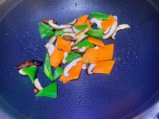 豆腐这样做，鲜香入味还下饭，家人都夸好吃