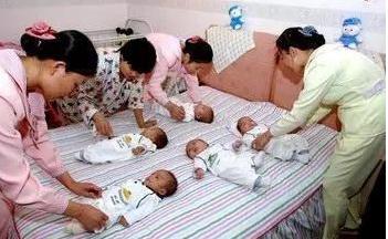 [你的育儿经]孕妈艰难产下6胞胎，全家欢天喜地！得知宝宝性别，宝爸无法淡定