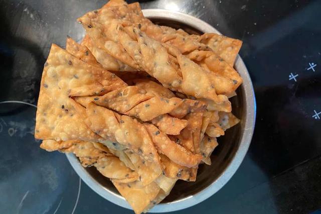 河南炸麻叶的传统配方，酥脆可口，手把手教你制作，入口越嚼越香