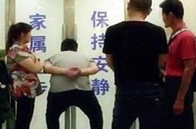 超级宝妈@宝宝刚出生时,“第一抱”最好不是这4种人,喜欢也要避讳