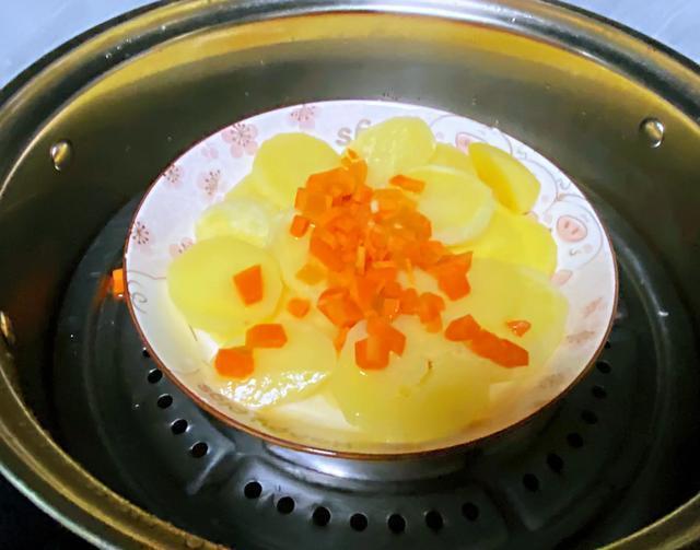 星星点灯|【孕妇食谱】猪油渣土豆泥，绵沙香软，口口香脆，连吃三天不会烦