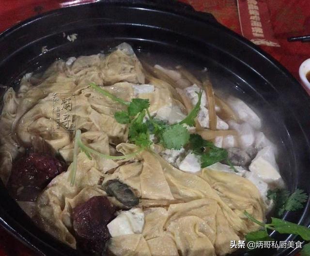 福建小县城办喜酒，这桌1688元！网友：福建人豪横，莆田的吧