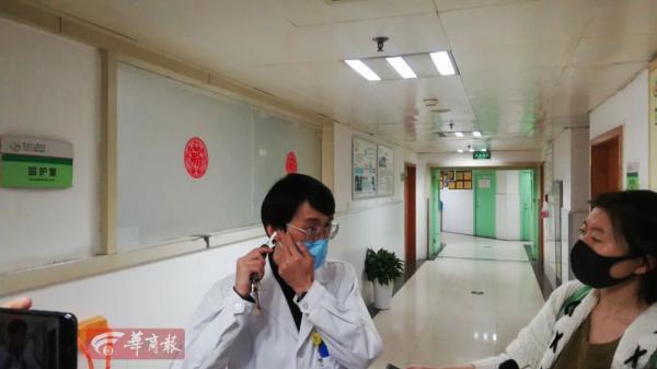 钥匙|太惊险！摩托车钥匙插入2岁男童太阳穴！当时孩子正在……