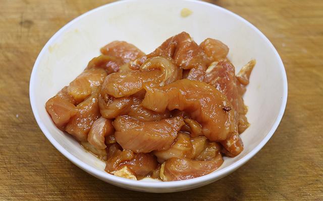 喜欢吃芋头的要收藏，加上酥肉一起炖，软糯鲜香，出锅汤汁都喝光