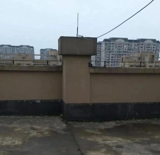 [你的育儿经]可恨！14个月大的宝宝被砖块砸成脑死亡，肇事家庭居然不露面
