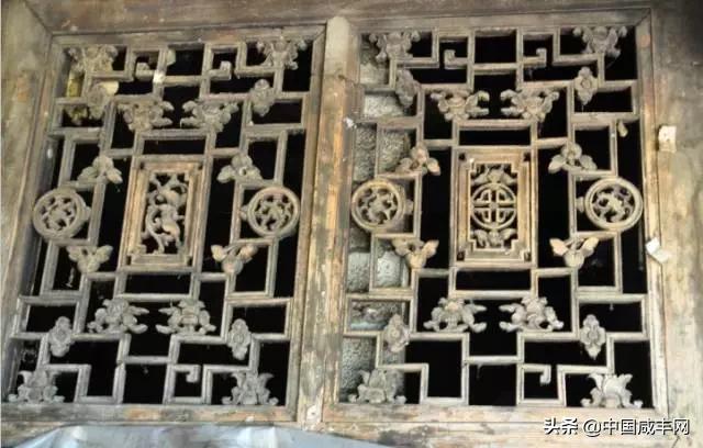 【趣旅游】湖北咸丰：空中看大山深处的堰塘坪