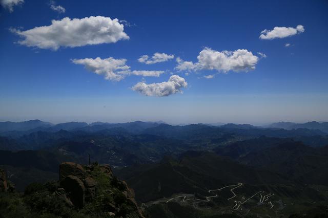 旅行百事通：推荐：北京的空中花园，最美的避暑地，绿野仙踪处，云海百花香