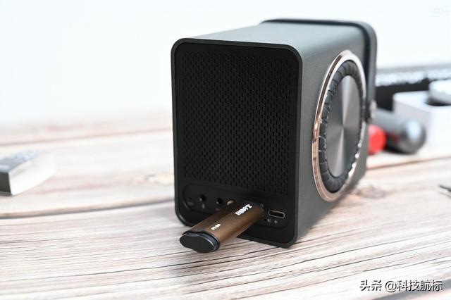 不止好听，唱K也不在话下，带上艾特铭客金刚6随处开趴