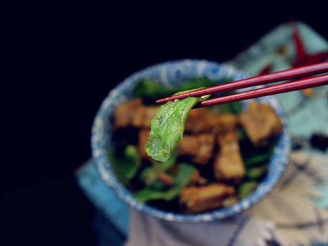 这东北菜没人不爱吃，排骨炖豆角，南方朋友认识这种豆角吗？