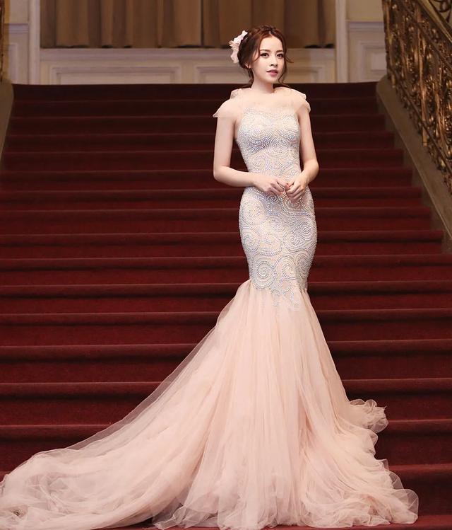 27岁越南女孩成为华为全球代言人，女生的好身材需要力量训练