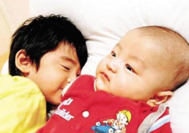 超级宝妈■一种“新型偏心”正在二胎家庭中蔓延,非重男轻女,却更令人感慨