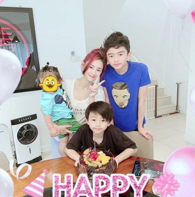 张柏芝40岁生日，大儿子煽情送祝福，二儿子用心为她准备了礼物影视交流地