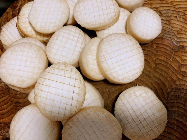 杏鲍菇这样吃，鲜香入味，口感不比肉差，营养还丰富