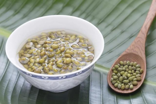 出汗|夏天出汗是排毒？这几个部位出汗预示着大麻烦