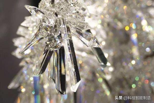 时尚探究社施华洛世奇火了125年的奢侈品牌，人造玻璃，价格却堪比天然水晶