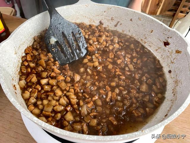 不管蒸包子还是馒头，和面时多加1个小，出锅蓬松暄软，还不塌陷