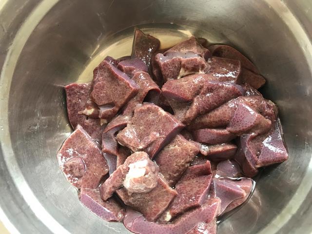 猪肝这样吃太香了，暖胃暖心，营养美味又简单易做，不懂得真可惜