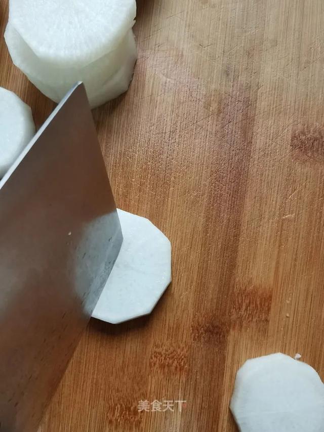 浇汁萝卜：冬日萝卜赛人参，软糯鲜香，比肉都好吃