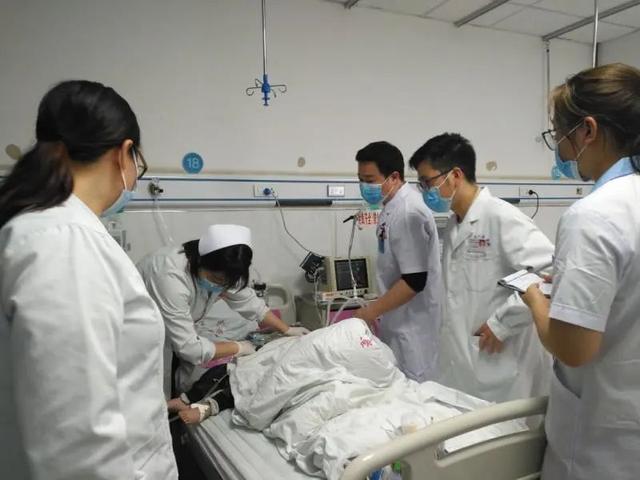 贵州卫视|2岁娃抽搐不止，口吐鲜血差点没命！…这东西很多人家里都有